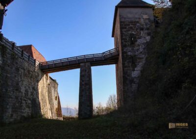 Holzbrücke zur Kernburg Burgruine Hohenrechberg 0309