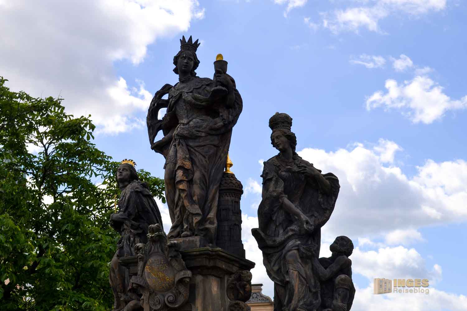 Statuengruppe hll. Barbara, Margarete und Elisabeth auf der Karlsbrücke in Prag 0093