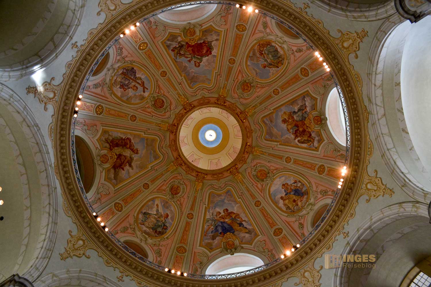 Die Innenkuppel der Frauenkirche in Dresden