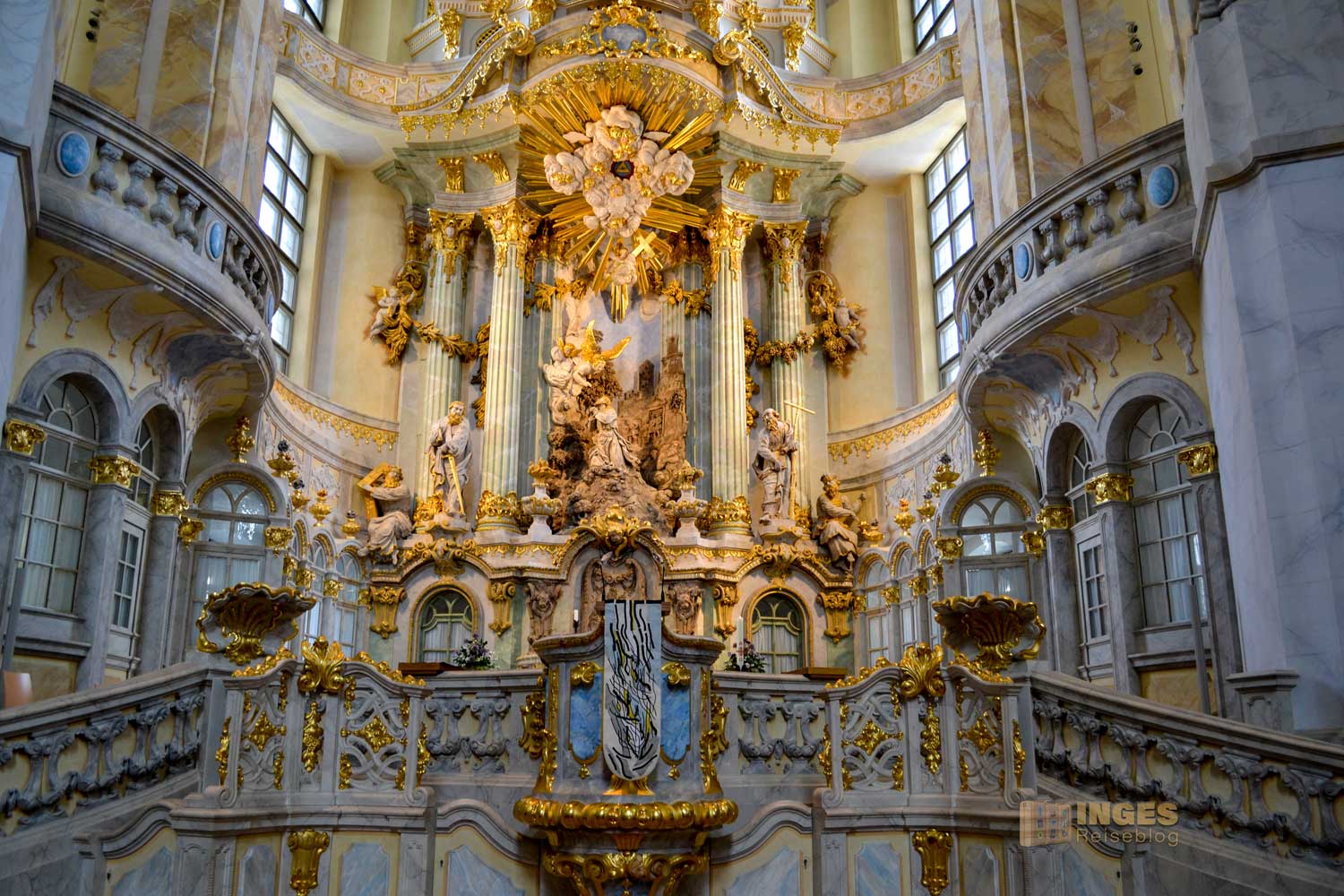die Kanzel in der Frauenkirche in Dresden 0064
