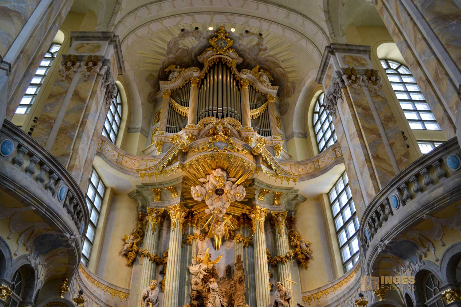 die Orgel in der Frauenkirche in Dresden 0073