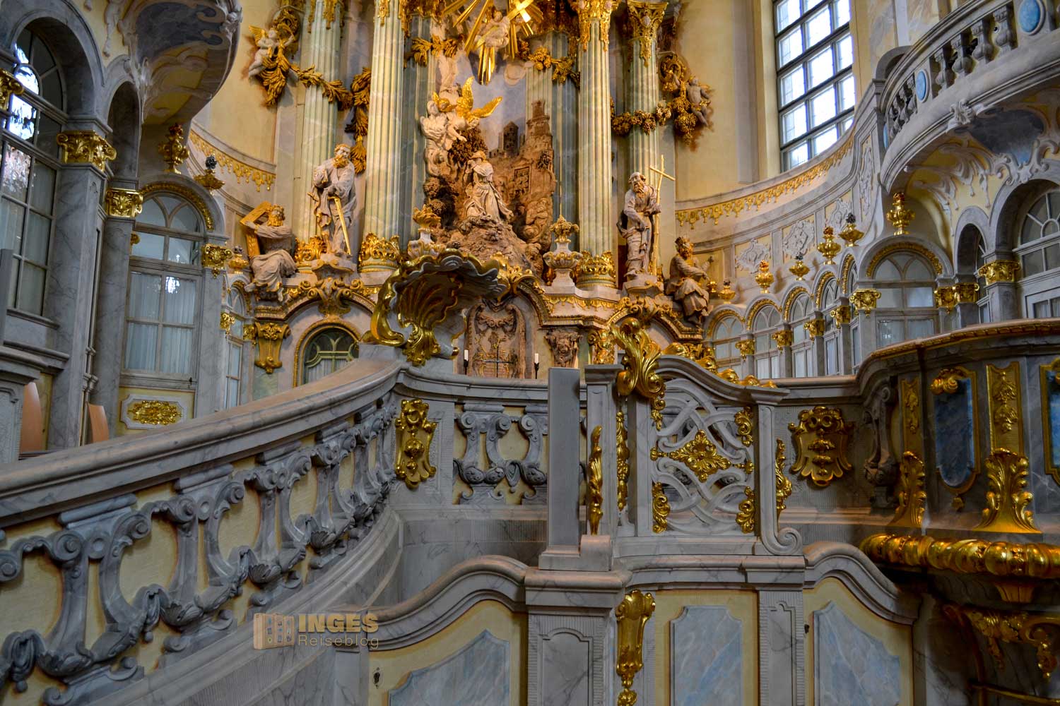 die Kanzel in der Frauenkirche in Dresden 0075