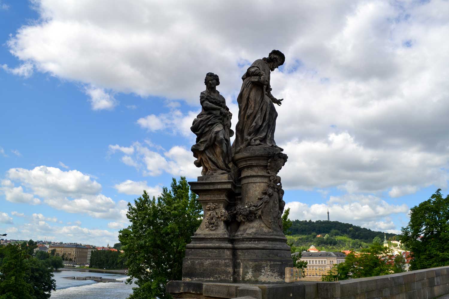 Statue der Hl. Ivo auf der Karlsbrücke in Prag 0052