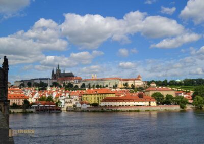 Blick von der Karlsbrücke auf die Prager Burg
