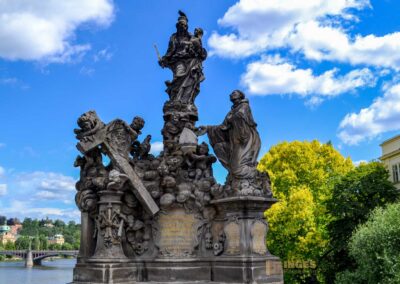 Statuen auf der Karlsbrücke in Prag