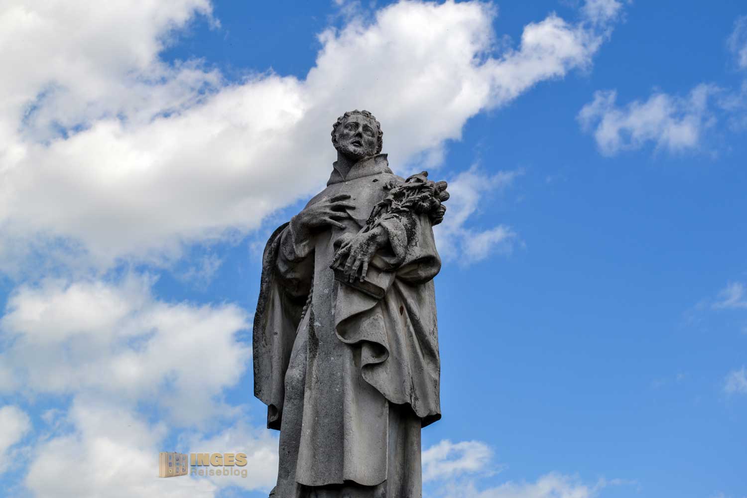 der Hl. Philippus Benitius als Statue auf der Karlsbrücke in Prag 0236