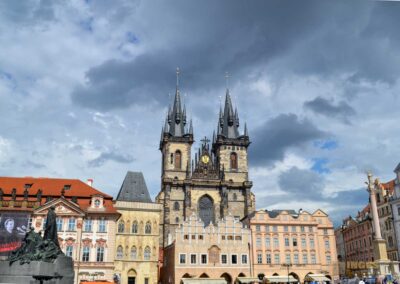 Altstädter Ring mit der Teynkirche in Prag