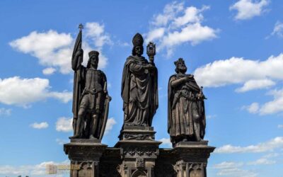 Die Statuen auf der Karlsbrücke in Prag