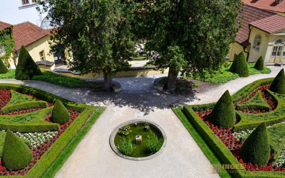 33+ Zahrada Der Garten, In den ferien fährt er aufs land in das