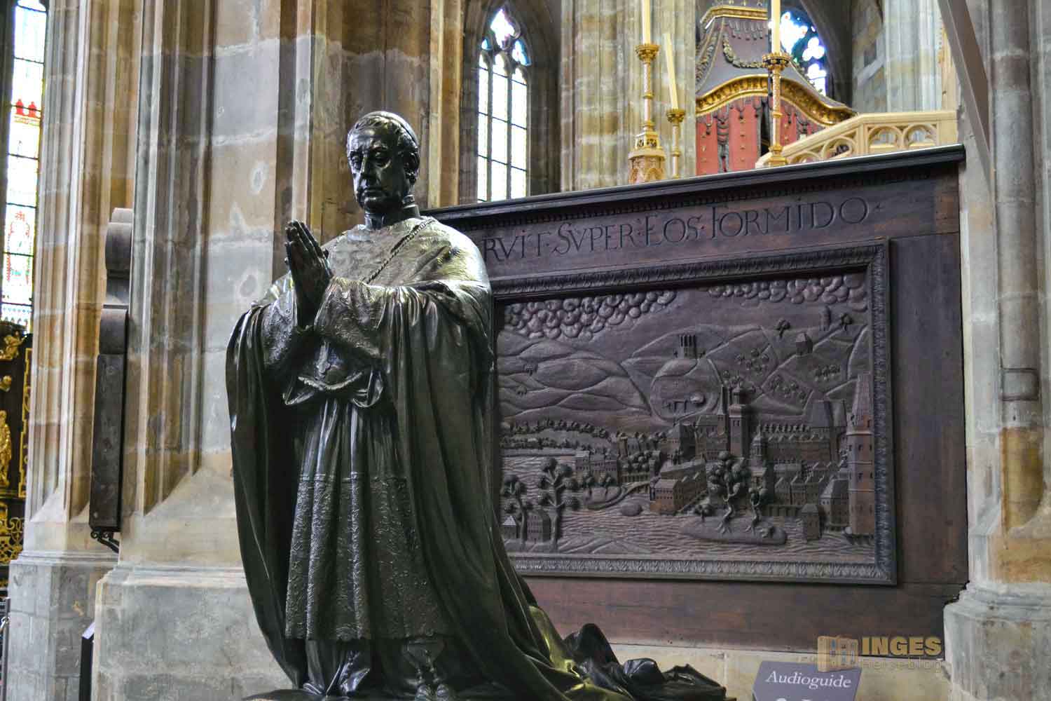 Bischof Schwarzenberg im Veitsdom in Prag 0578