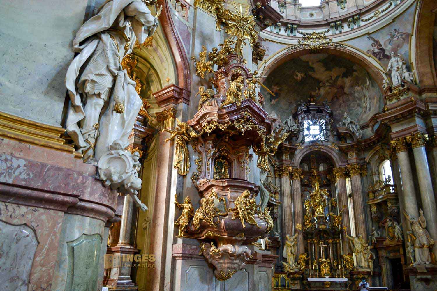Kanzel in der St.-Nikolaus-Kirche auf der Prager Kleinseite