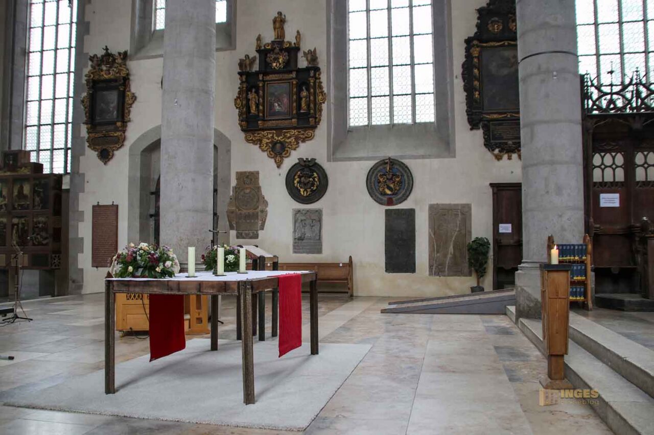 In der Kirche St. in Nördlingen