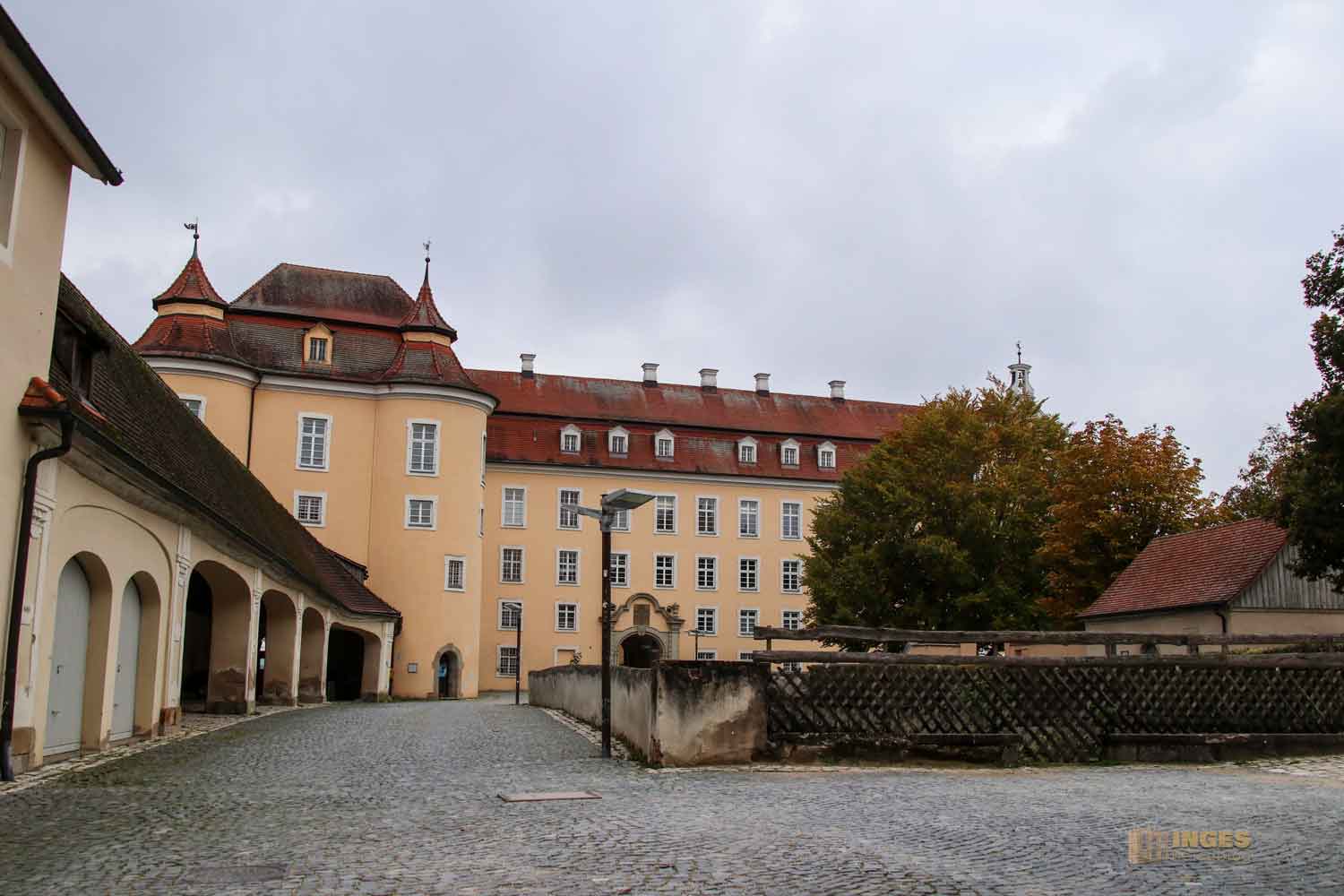 Innenhof Schloss ob Ellwangen im Ostalbkreis 0693