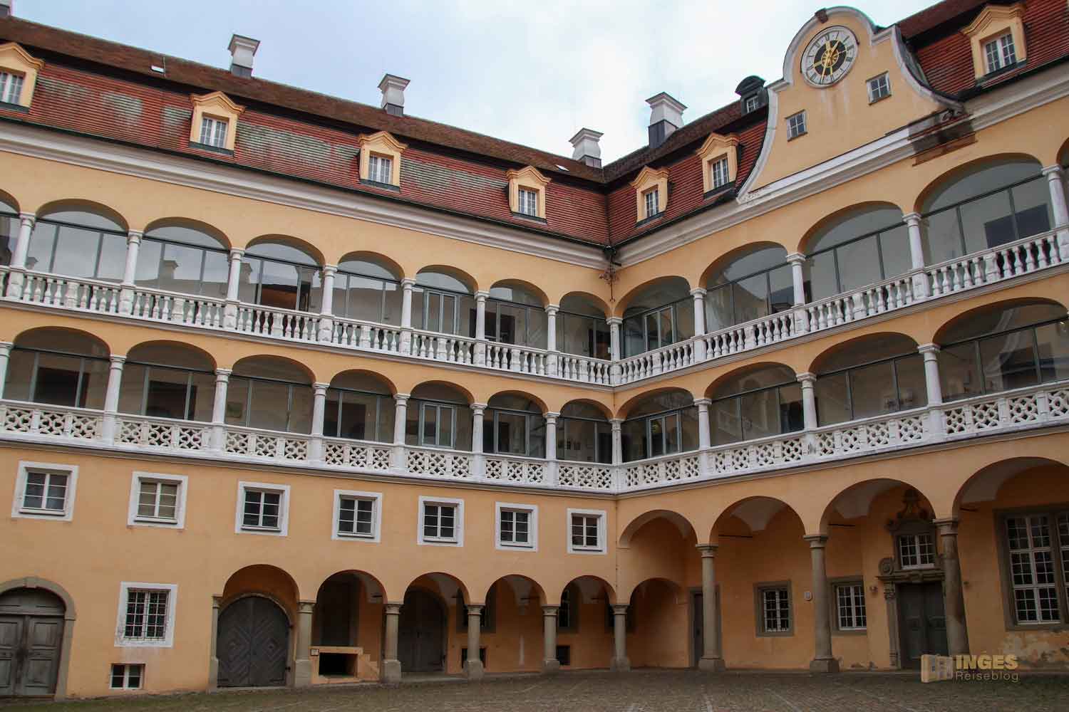 Arkadenhof Schloss ob Ellwangen