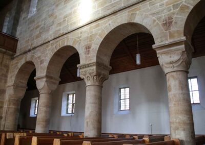 Säulen in der Stiftskirche Faurndau 0630