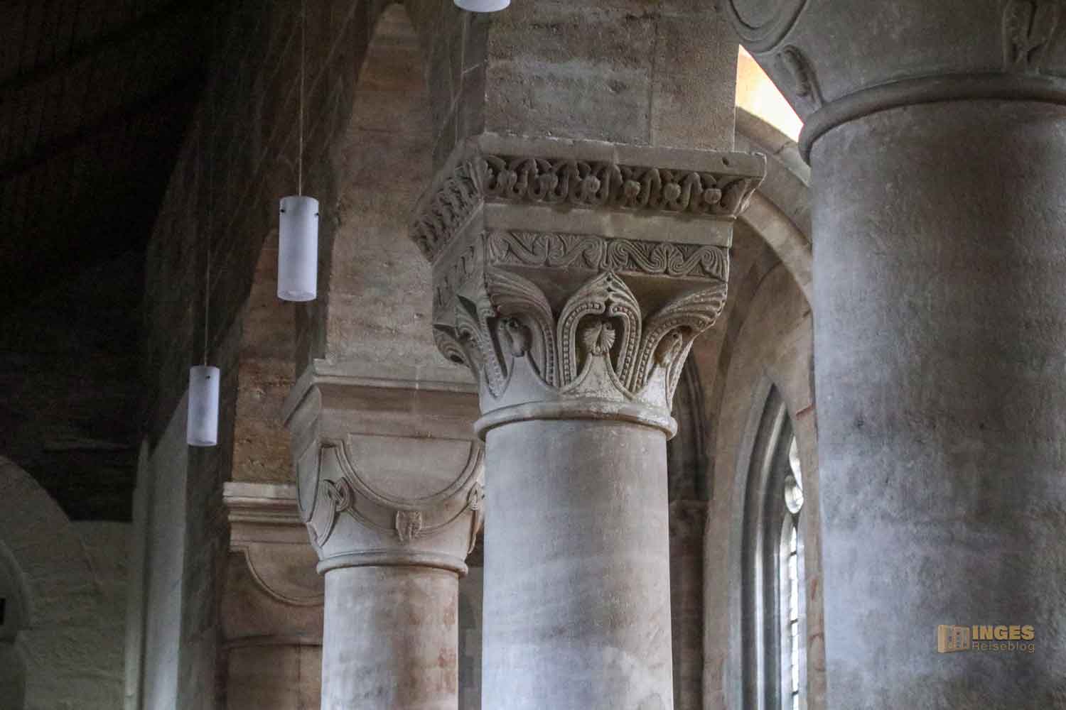 Säulen in der Stiftskirche Faurndau 0658