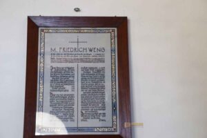 Gedenktafel Pfarrer Weng Kirche in Lauterburg 0041