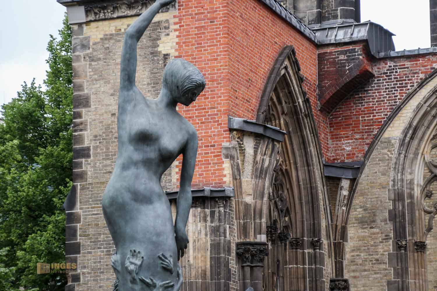 Erdenengel von Edith Breckwoldt Mahnmal St. Nikolai Hamburg 7701