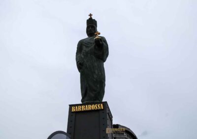 Kaiser Friedrich I. Barbarossa an der Brooksbrücke in Hamburg 8808