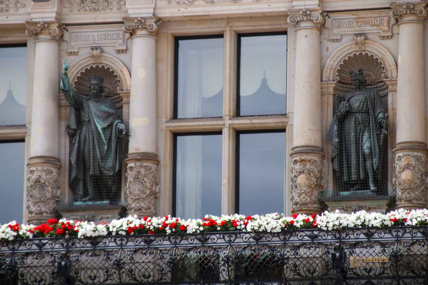 Kaiser und Könige an der Außenfassade am Hamburger Rathaus 6646