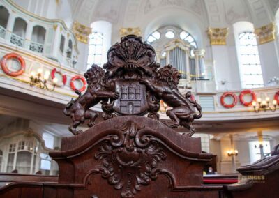 Kirchenbänke in St. Michaelis Hamburg 8354