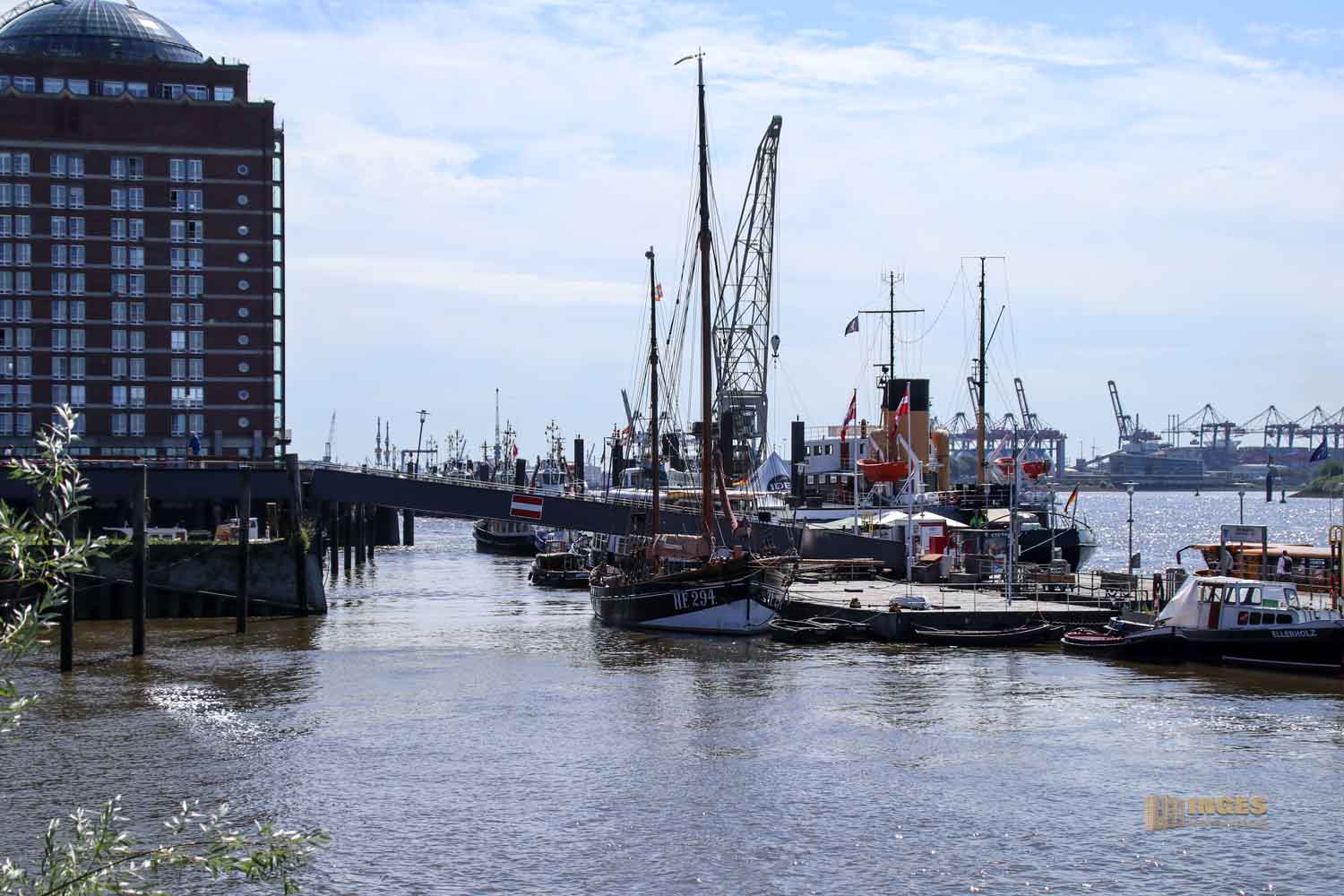 Schiffsanleger Neumühlen in Hamburg 9555