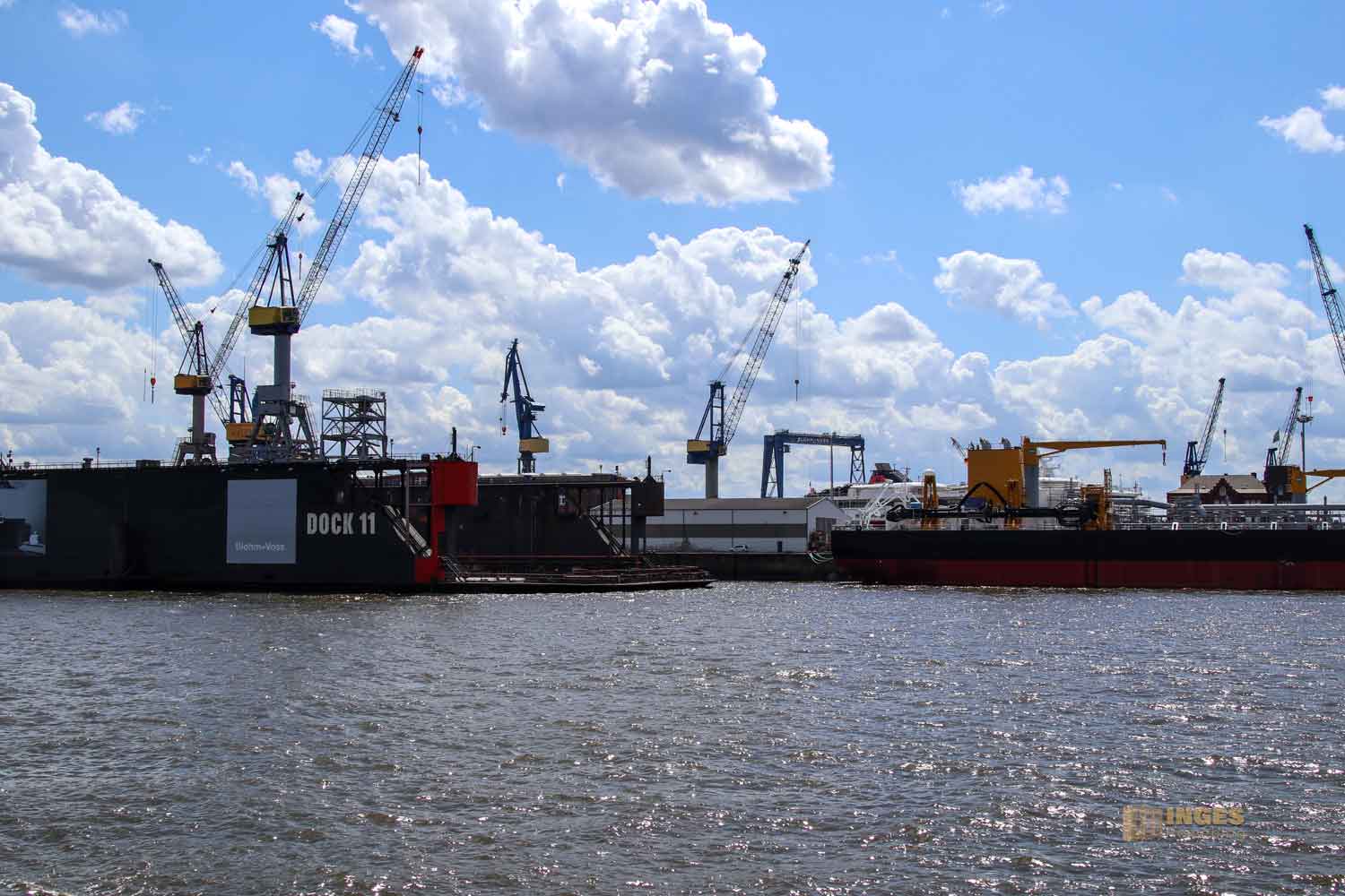 Werft Blohm und Voss Hamburger Hafen 9802