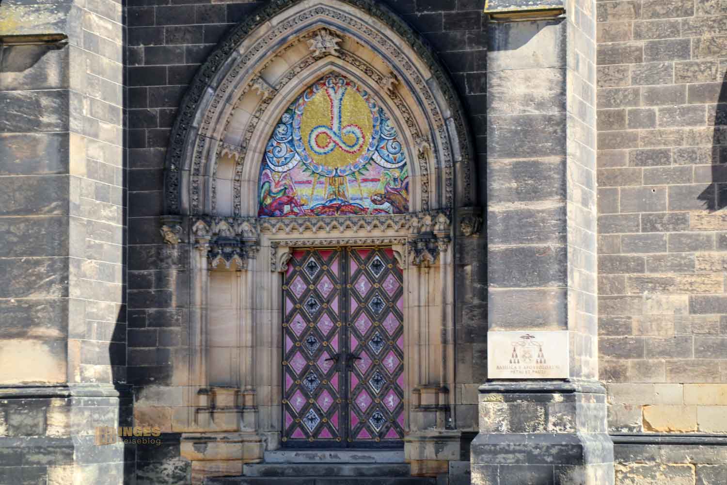 westl. seitenportal basilika st. peter und paul vysehrad prag 7423