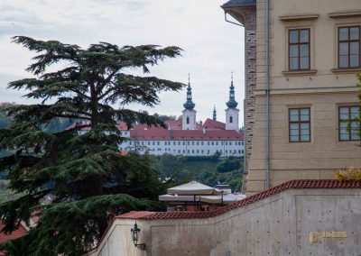 Blick auf Kloster Strahov von der Prager Burg 0239