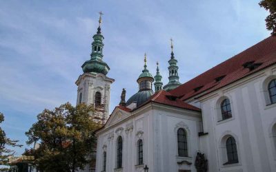 Die Basilika Mariä Himmelfahrt im Kloster Strahov in Prag