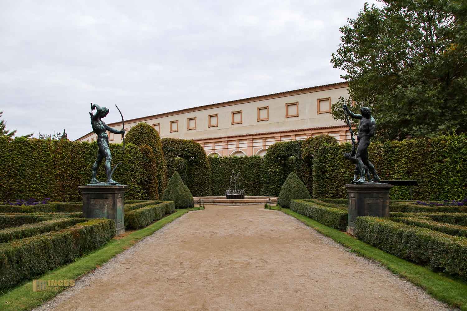 waldsteingarten prag mit den figuren aus der griechischen mythologie 1500