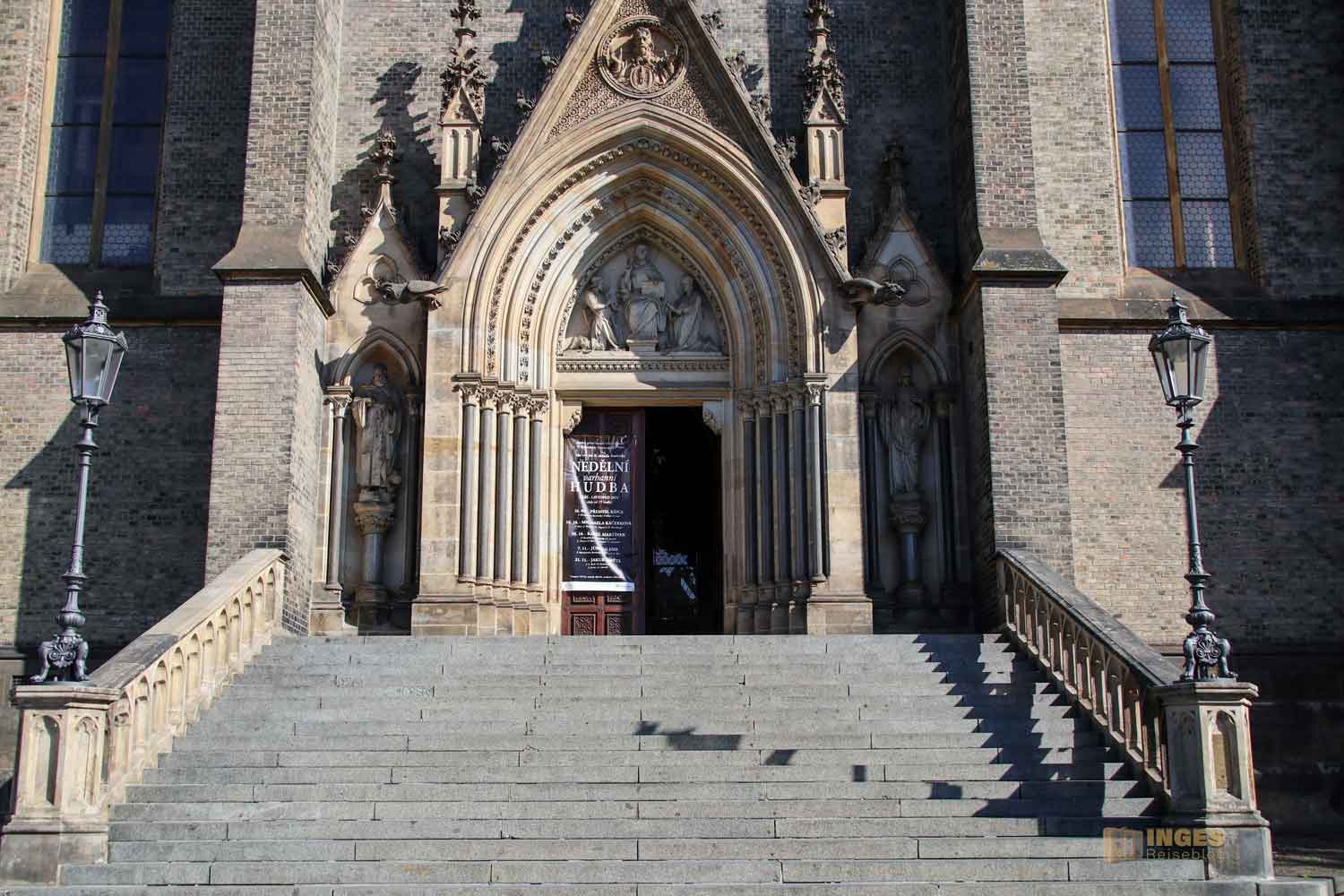 portal kirche der hl. ludmilla in prag 3724