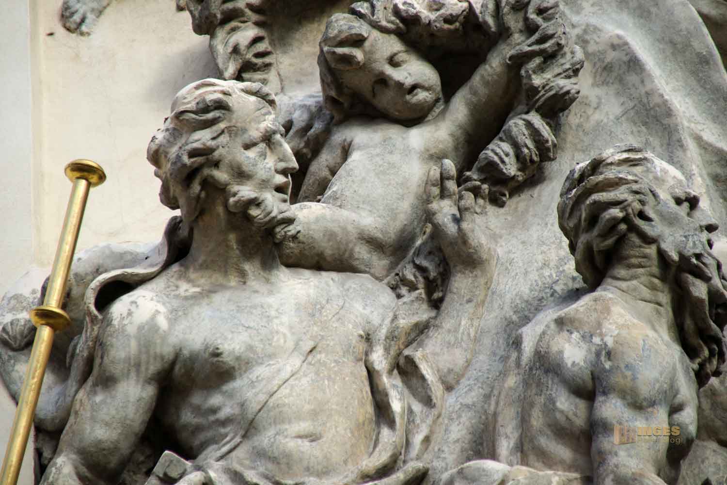 reliefs hl. jakobus fassade basilika st. jakob prag 8694