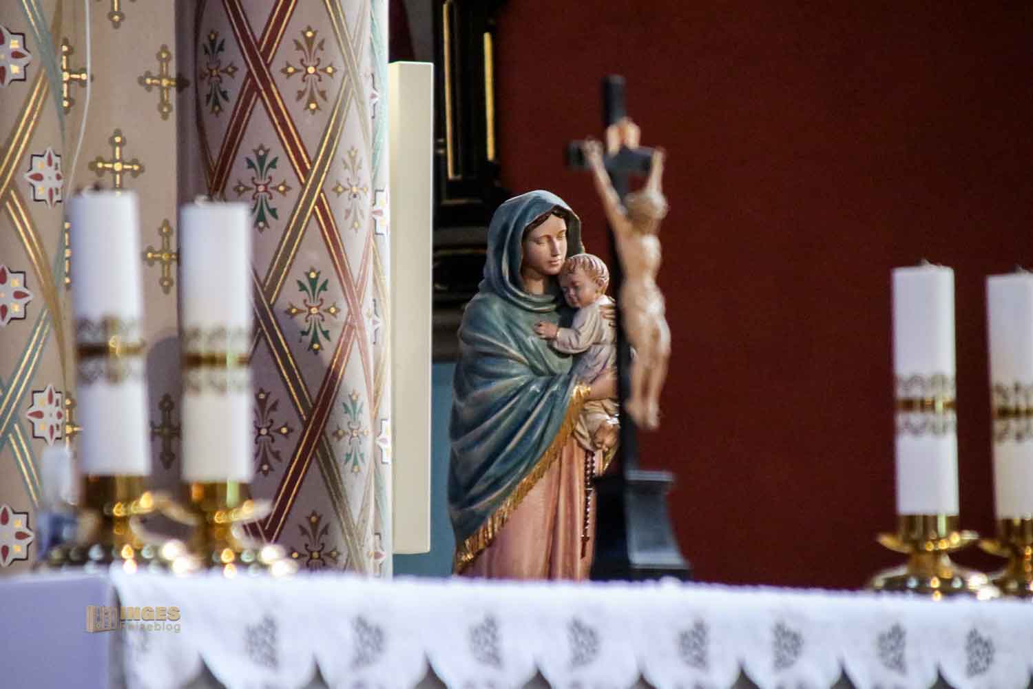 statue maria und jesuskind kirche hl. ludmilla prag 3698