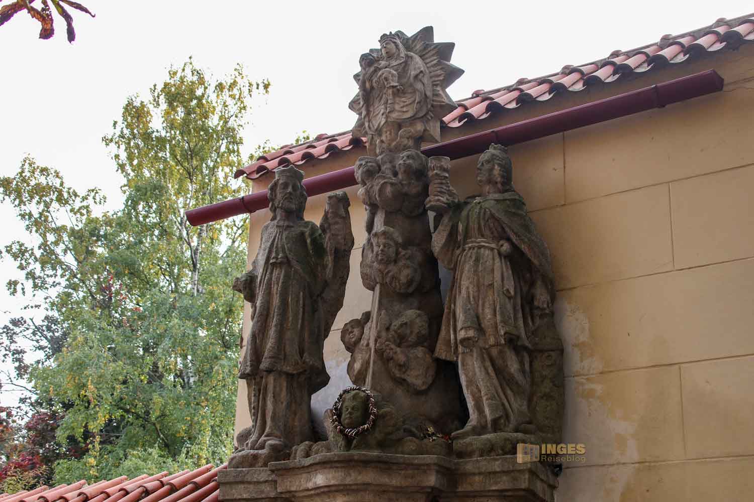 statuengruppe vor der kirche d.hl.dreifaltikeit in kolin 1656
