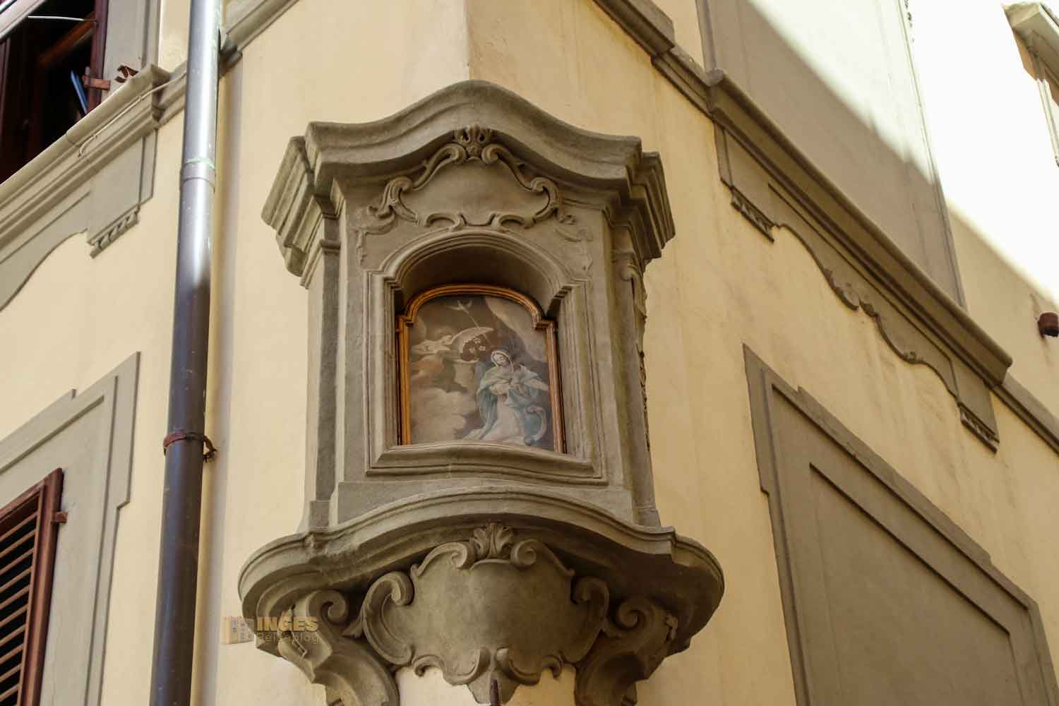 heiligenbilder an den haeuser in florenz 7802