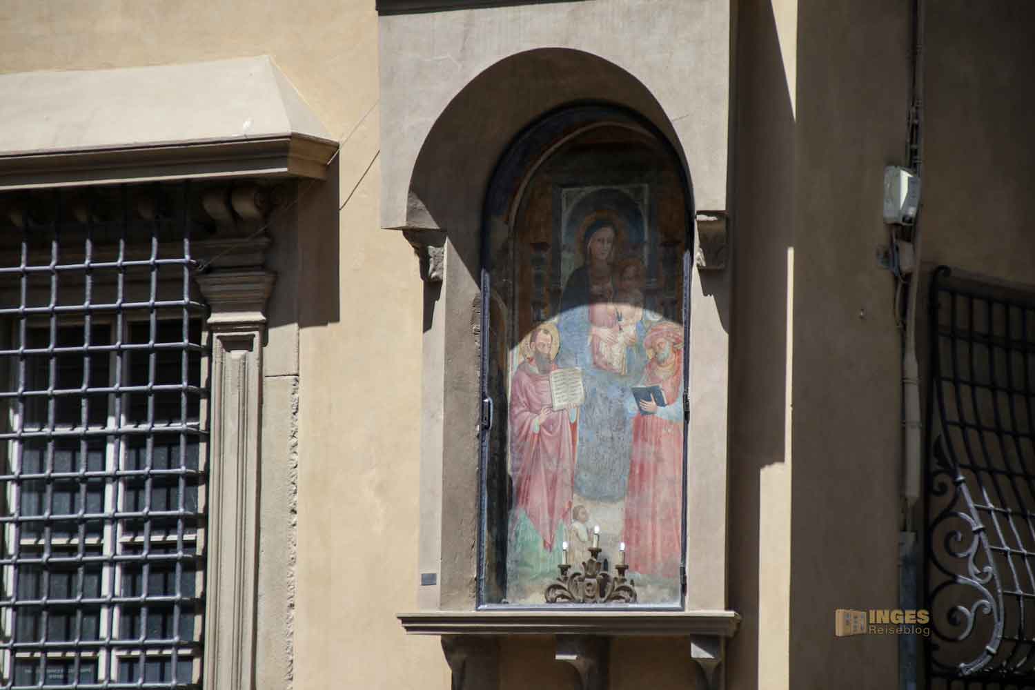 heiligenbilder an den haeuser in florenz 8168