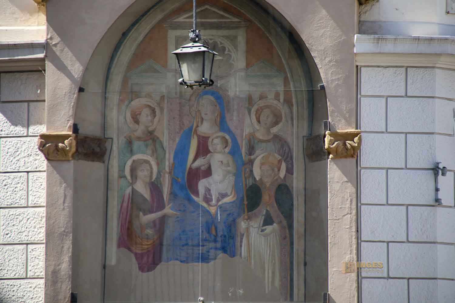 heiligenbilder an den haeuser in florenz 8504