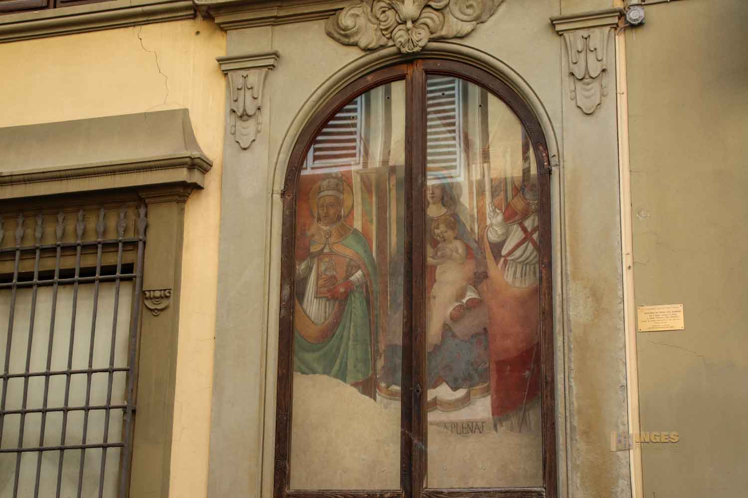 heiligenbilder an den haeuser in florenz 8514