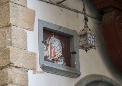 heiligenbilder an den haeuser in florenz 8707