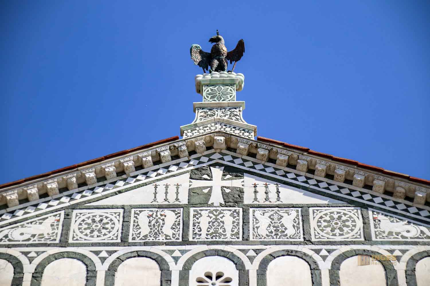 adler an der aussenfassade basilika san miniato al monte florenz 5003