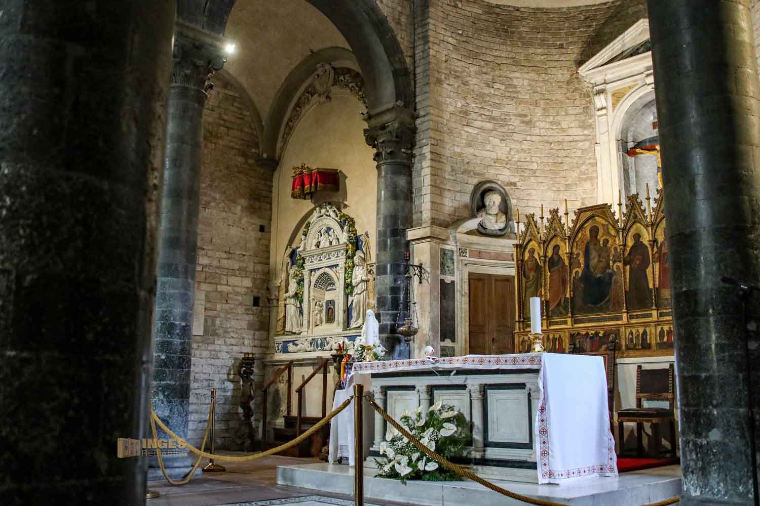 eucharistisches tabernakel kirche santi apostoli florenz 9137