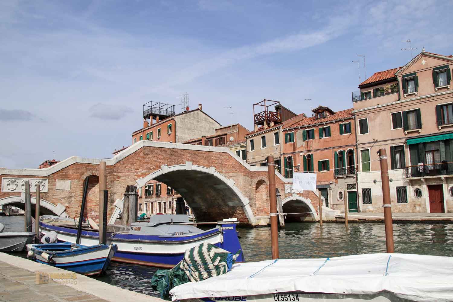 ponte di tre archi am canale di cannaregio in venedig 3389