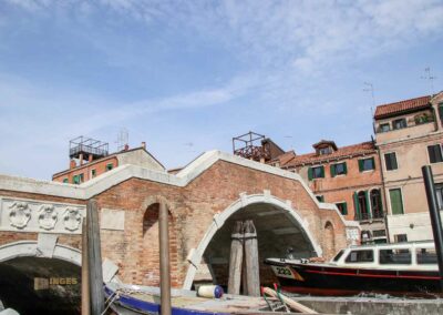 ponte di tre archi am canale di cannaregio in venedig 3392