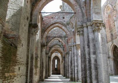 seitenschiff abteikirche san galgano toskana_5942