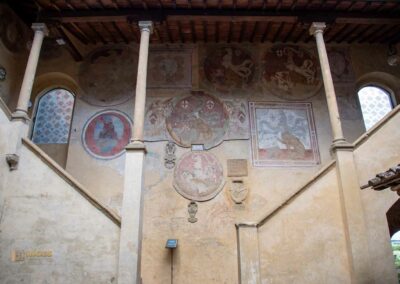 wappen innenhof palazzo pretorio certaldo_A0689