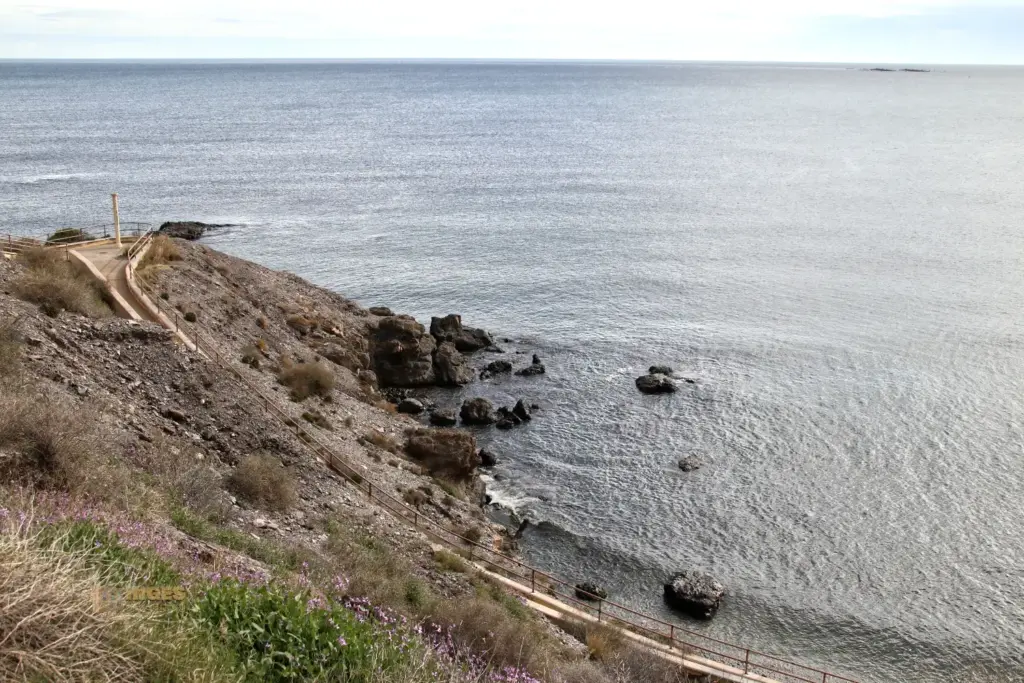 blicke aufs meer bei der antiguo cuartel de guardia civil in villaricos spanien 1227