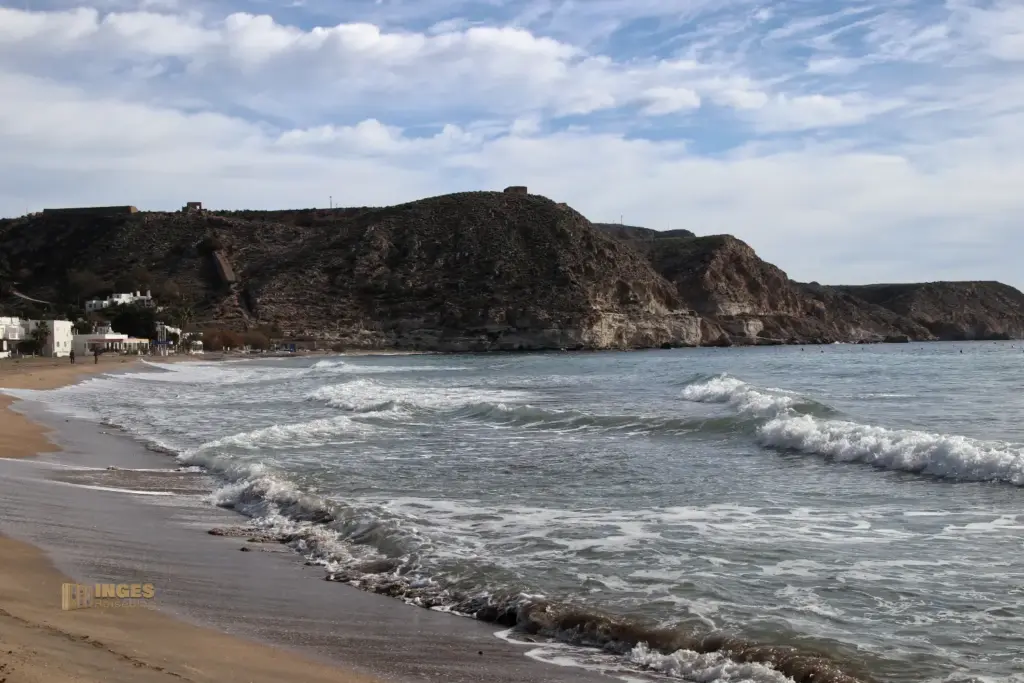 Am Playa de Agua Amarga in Andalusien 28 blick zur antiguo cardagero de minerales bei agua amarga 3734