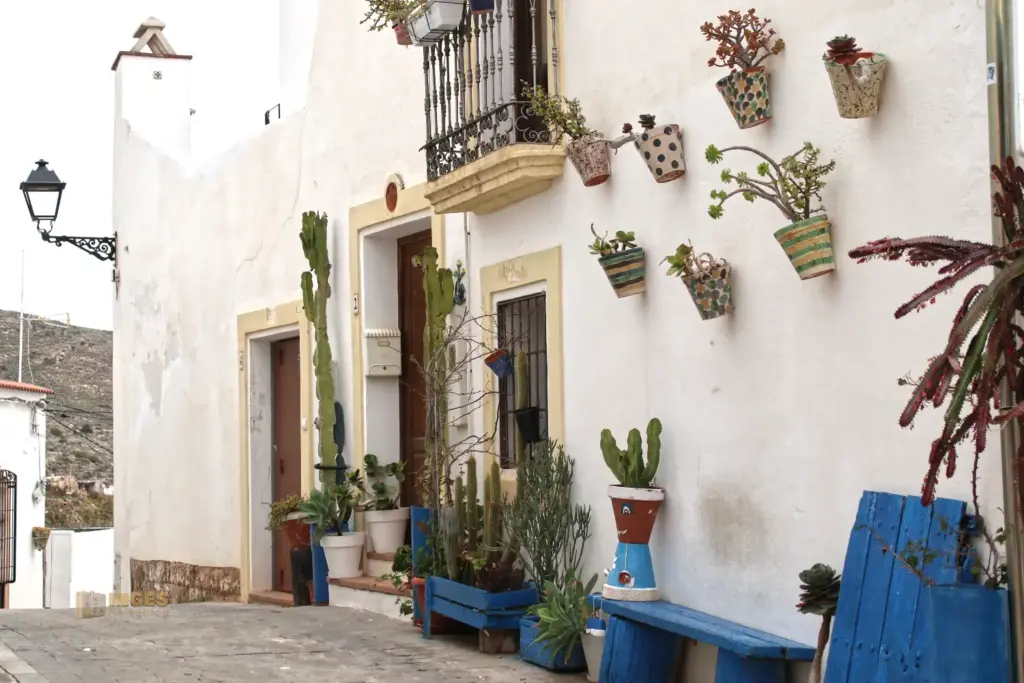 in den gassen von nijar andalusien 4810