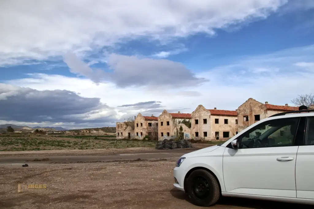 parkplatz bei poblado minero el arteal andalusien 4366